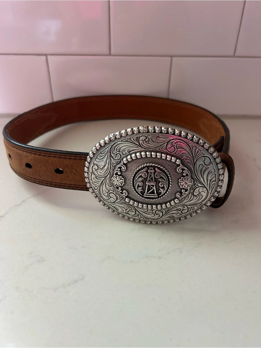 Ariat belt & buckle EUC